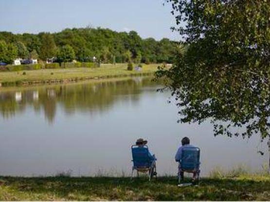 Emplacement Premium Castel - Electricité 20 A - Eau - Evacuation eaux grises - 100