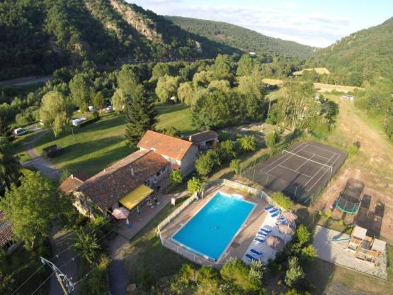 Emplacement + moto, voiture ou camping-car