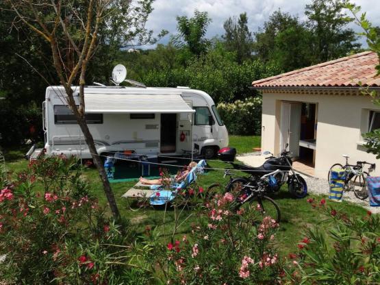 Emplacement 100 m² avec Sanitaire privé