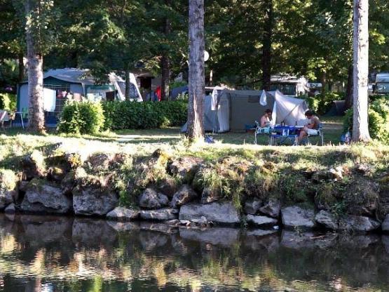 Emplacement bord de Rivière