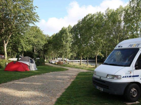 Parcela Especial excursionista andando o ciclista con tienda