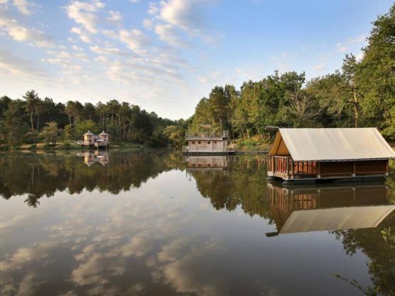 Cabane-Tente flottante Insolite nature - Accès barque