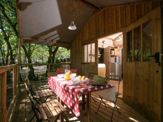 Insolite houten hut op palen - 2 slaapkamers