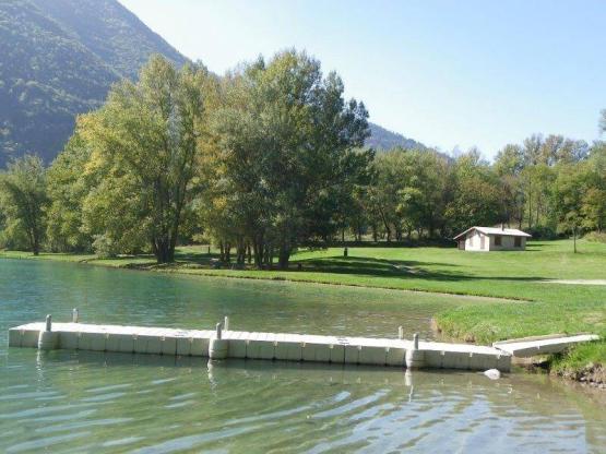 Maison au bord du lac