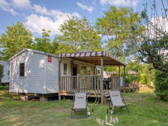 Mobil-home Confort 34m² (3 chambres) - terrasse couverte + TV + Clim