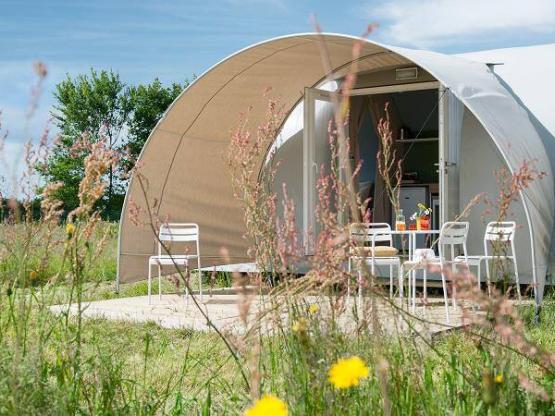 Coco sweet lodge  "vue lac extra " (sans sanitaires -terrasse couverte)