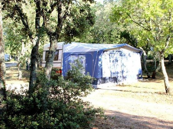 STELLPLATZ (Fahrzeug Wohnwagen/ Wohnmobil oder Zelt) + Strom 10 AMP + 2 Pers