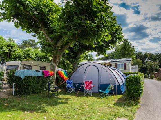 Emplacement Access Tente 1 véhicule avec électricité