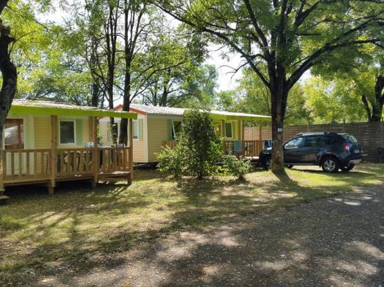 Mobil-home IRM avec sanitaires (samedi) + TV + terrasse couverte