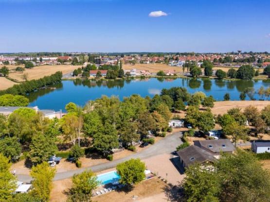 Forfait curistes 2 personnes/21 nuits en emplacement avec électricité, une voiture + une caravane OU un camping-car (animal domestique compris)