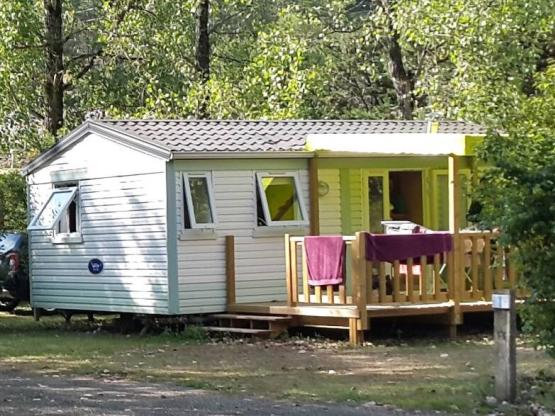 Mobil-home IRM (samedi) avec sanitaires + TV + terrasse couverte