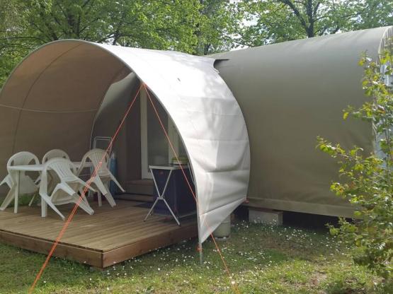 COCO Sweet (sans sanitaires privatifs) chassis mobil-home, ext. bâche rigide, int. en dur et isolé