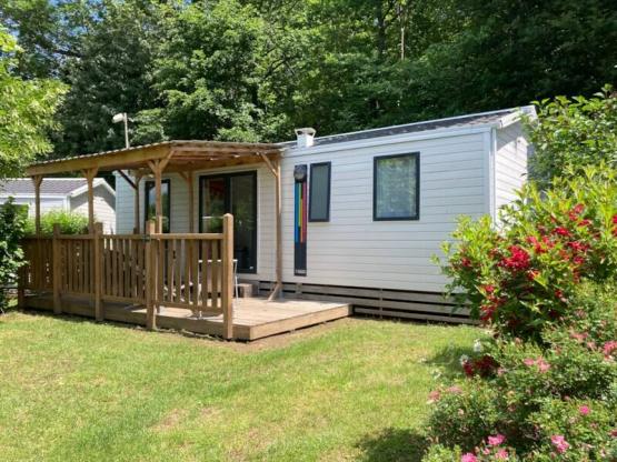Mobil-home Standing Sancy 32 m² / 3 chambres - TV - Terrasse couverte