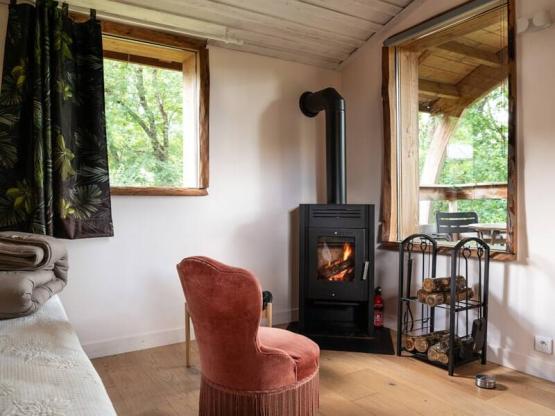 Cabane Confort vue sur Indre - 25m² - 1 chambre + terrasse couverte + TV