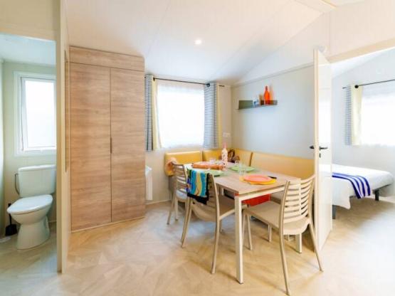 Stacaravan Quietude Premium 35m² - 3 slaapkamers + TV, vaatwasser en uligstoelen/strandstoelenn