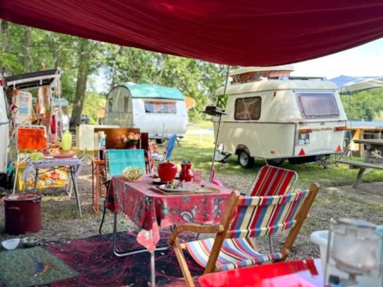 Location and 1/2 persons: + 1 tent or caravan and a vehicle or camping car only.