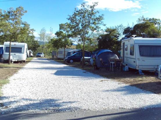 Stellplatz + Fahrzeug + Strom