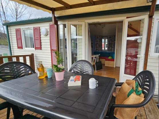 Starcaravan  Twinny 30 m² - 2 Slaapkamers Half-schaduwrijk terras