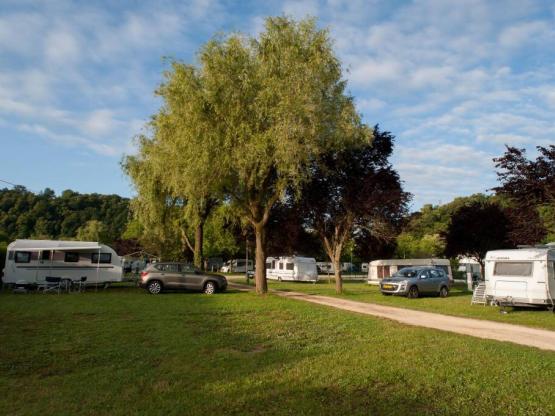 Stellplatz 1 Zelt, Wohnwagen, Wohnmobil + 1 auto + Strom