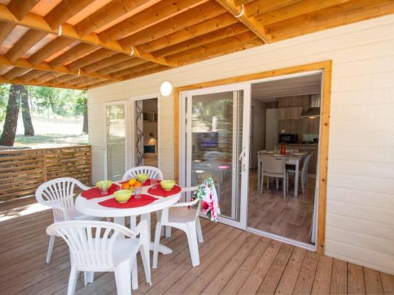 Chalet "MODERN"       Proche de la Vie du Camping