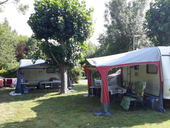 Emplacement + camping-car + électricité