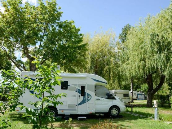 Forfait standard emplacement + électricité 10A,  camping-car