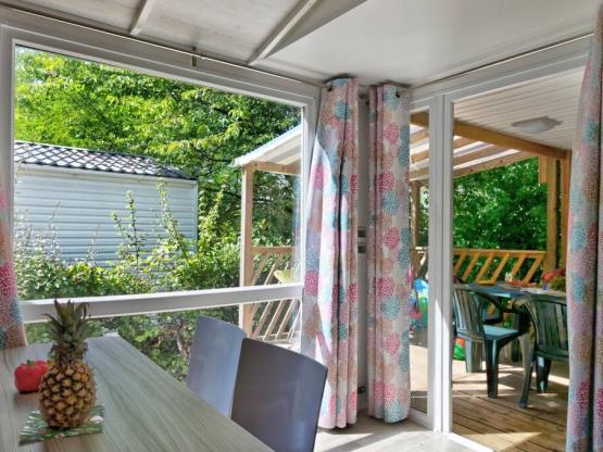 Stacaravan Premium 27m² 2 slaapkamers + overdekt terras vaatwasser + televisie + Airco