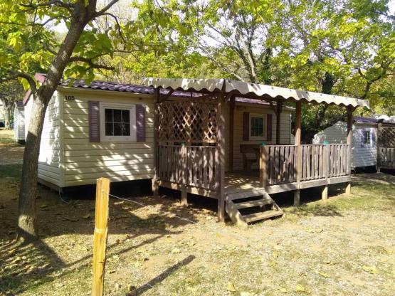 Stacaravan 6/8 plaatsen, 32m² (3 Slaapkamers). TV