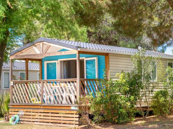 Mobil-Home ROMARIN Confort 32m² (2 chambres)+ - terrasse couverte 8 m² - TV + Climatisation