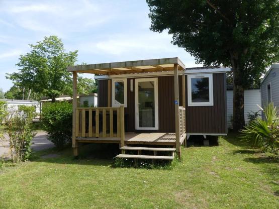 Stacaravan Confort 18m² - 1 slaapkamer + overdekt terras + TV