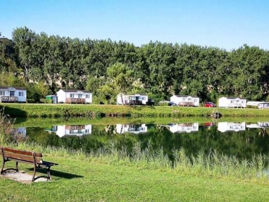 Mobilheim Pond Edge Confort TV - 2 Schlafzimmer + Terrasse -