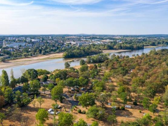 Equipped nature tent (without sanitary facilities or heating)