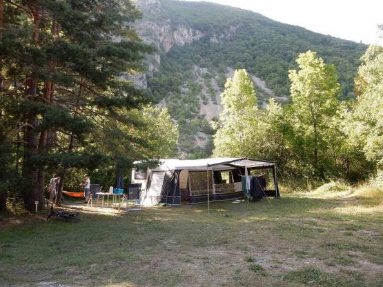 Emplacement XL (+200m²) + voiture