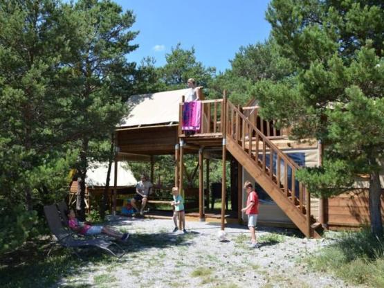 Hébergement en hauteur "Le Nid" 34m² - LV - 3 Chambres - Terrasse - ombragé