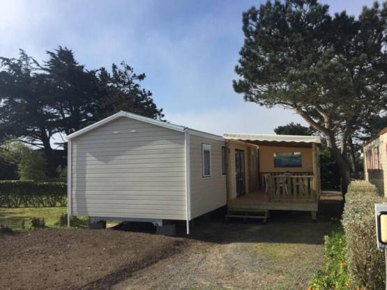 Mobilheim Komfort überdachte Terrasse