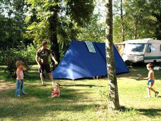 Stellplatz : Auto + Zelt/Wohnwagen oder Wohnmobil