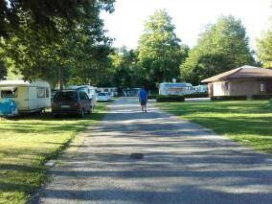 Standplaats + 1 auto + tent, caravan of camper