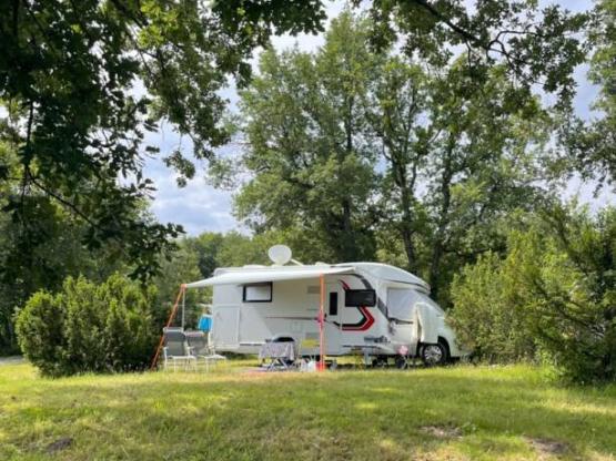 Emplacement + véhicule (avec ou sans elec)