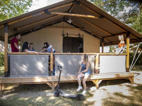 Lodge Kenya Confort 35m² 2 Schlafzimmer + überdachte Terrasse