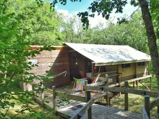 Tente Lodge avec sanitaires