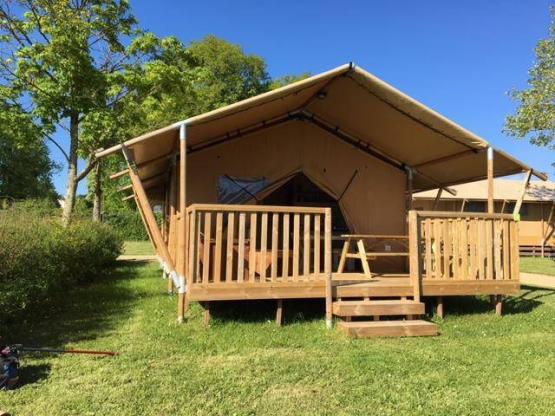 Lodge toilée avec terrasse couverte - avec sanitaires 3 pers.