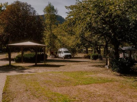 Forfait Grand Confort 100/115m² : tente, caravane ou camping-car,  électricité - pergola