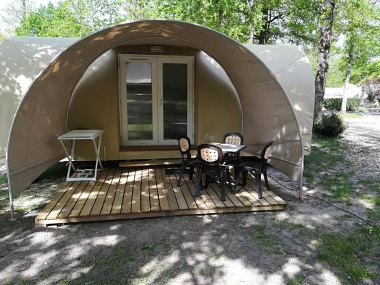 Coco Sweet; Bungalow toilé; entre tente et mobil-home il y a Coco!