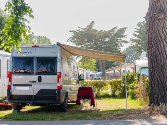 Forfait Confort avec électricité: 1 voiture + 1 tente ou 1 caravane ou 1 camping-car
