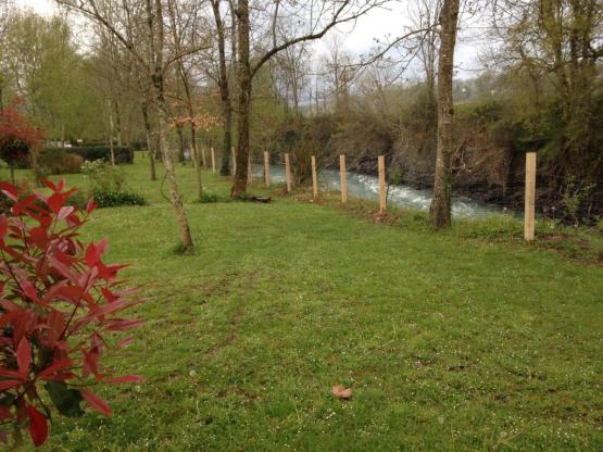 Stellplatz auf der Flussseite: Auto + Zelt/Wohnwagen oder Wohnmobil