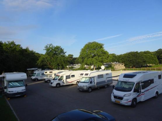Aire de camping-car avec électricité