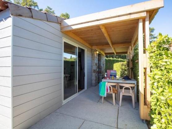 Maisonnette Premium climatisée (personne à mobilité réduite) - du samedi au samedi - juillet/août