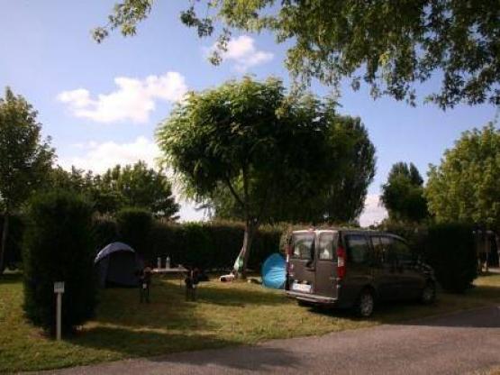 Stellplatz + 1 Auto + Zelt , Wohnwagen oder Wohnmobil