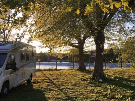 Emplacement caravane ou camping-car + électricité