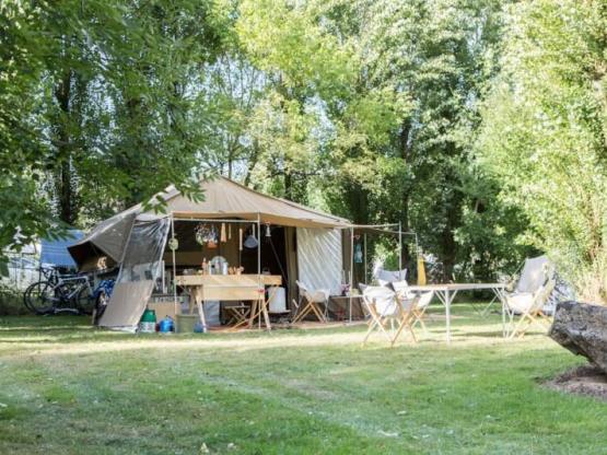 Emplacement tente avec électricité